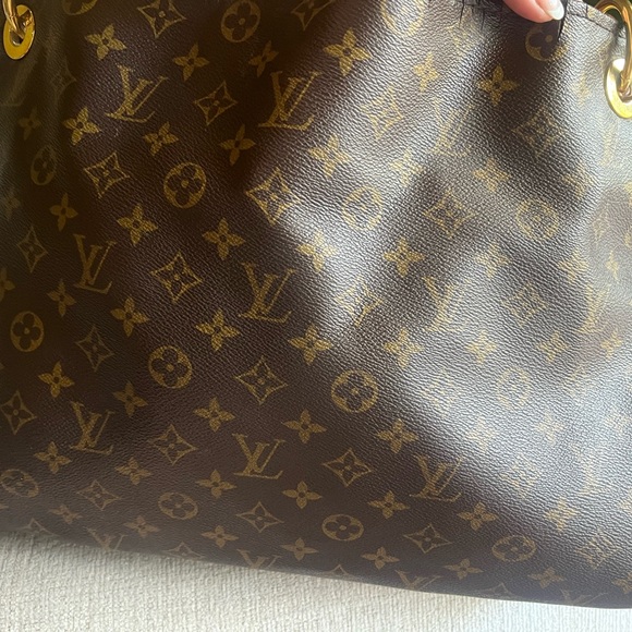 Authentic Louis Vuitton Artsy MM - Picture 9 of 10